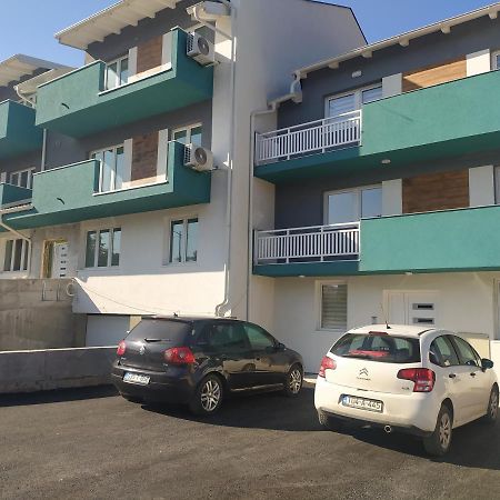 Stan Na Dan Elena Apartamento Lukavica Exterior foto