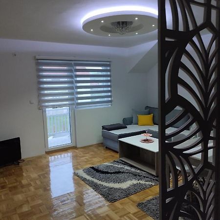 Stan Na Dan Elena Apartamento Lukavica Exterior foto