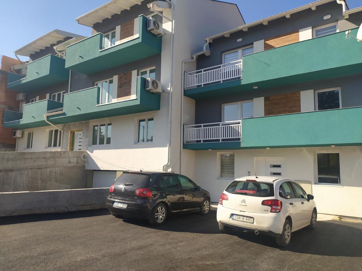Stan Na Dan Elena Apartamento Lukavica Exterior foto