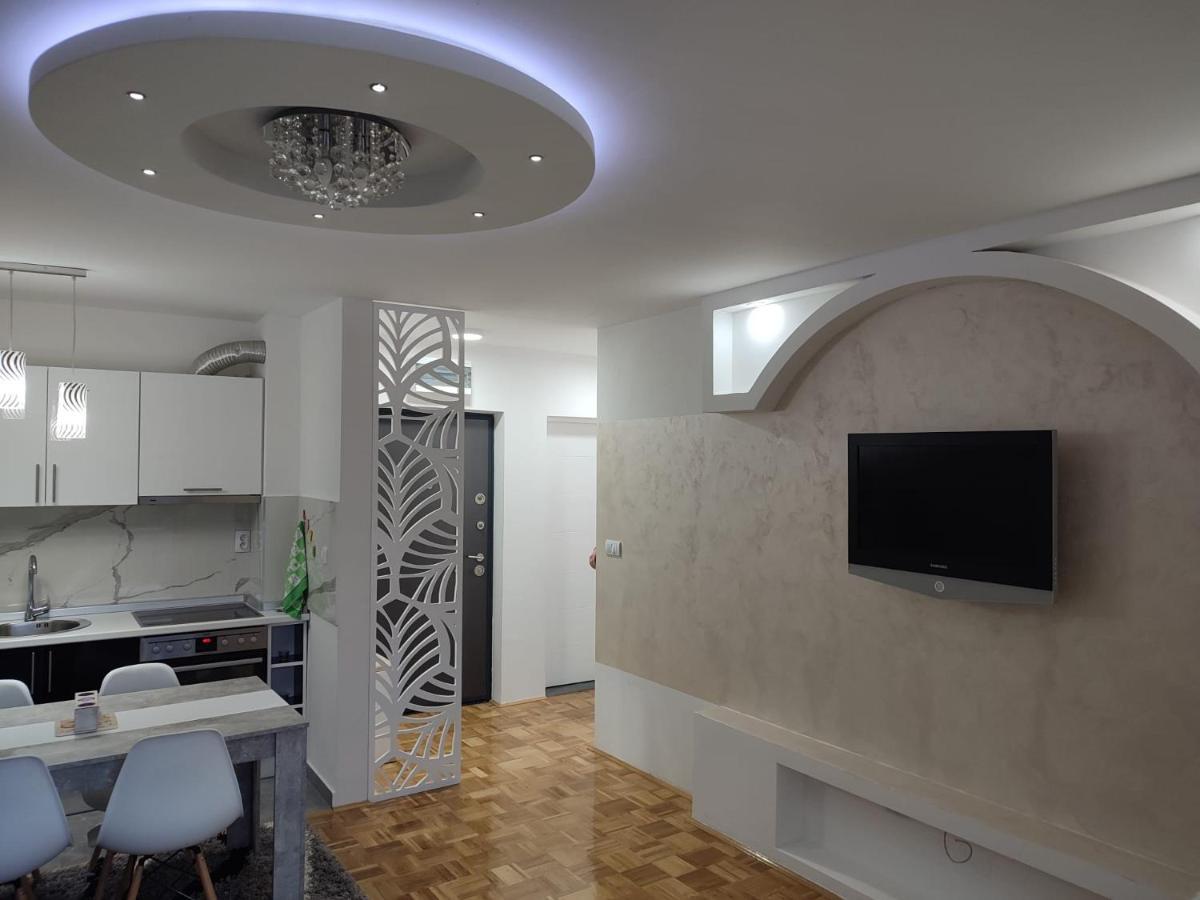Stan Na Dan Elena Apartamento Lukavica Exterior foto