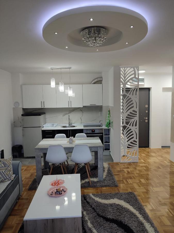 Stan Na Dan Elena Apartamento Lukavica Exterior foto