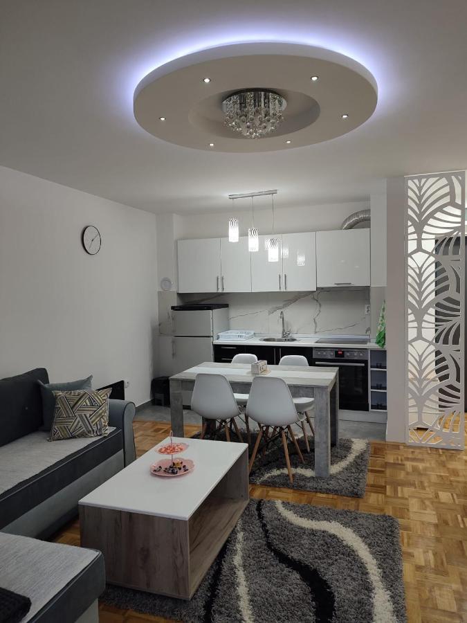 Stan Na Dan Elena Apartamento Lukavica Exterior foto