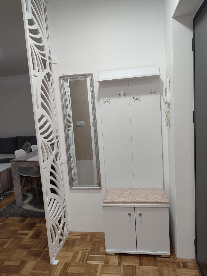 Stan Na Dan Elena Apartamento Lukavica Exterior foto