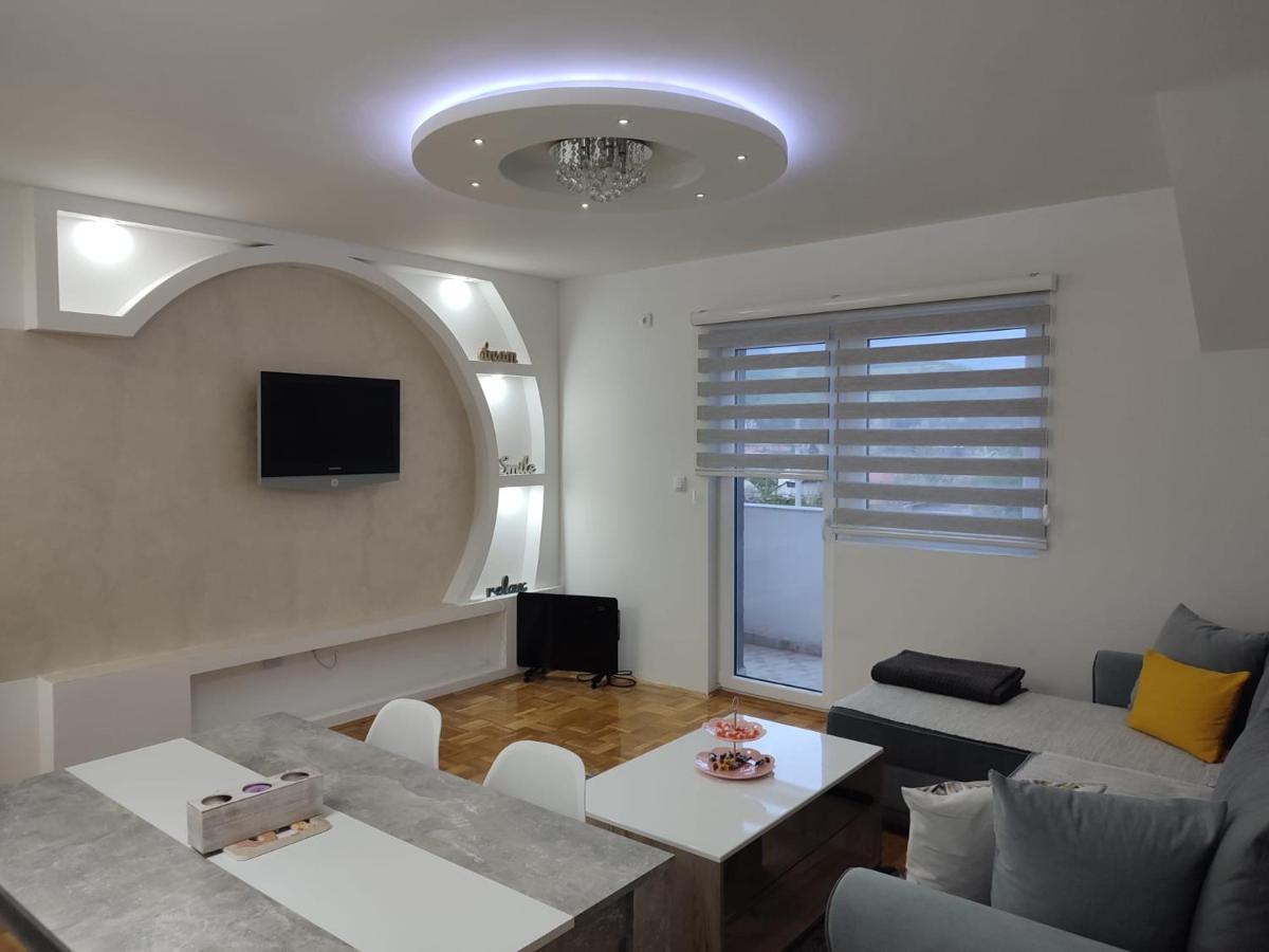 Stan Na Dan Elena Apartamento Lukavica Exterior foto