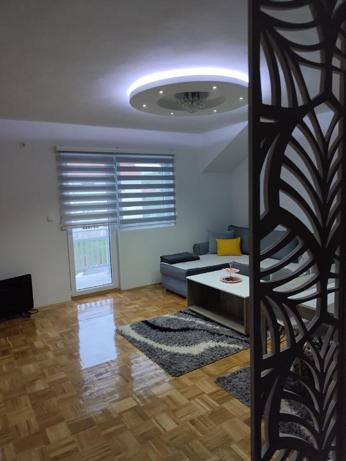 Stan Na Dan Elena Apartamento Lukavica Exterior foto