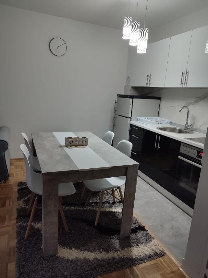 Stan Na Dan Elena Apartamento Lukavica Exterior foto
